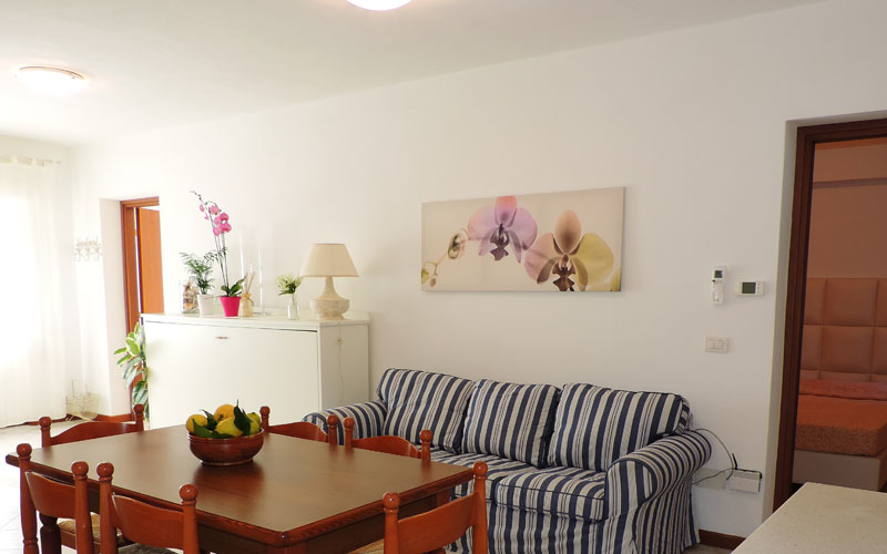 Wohnzimmer der Wohnung Orchidea